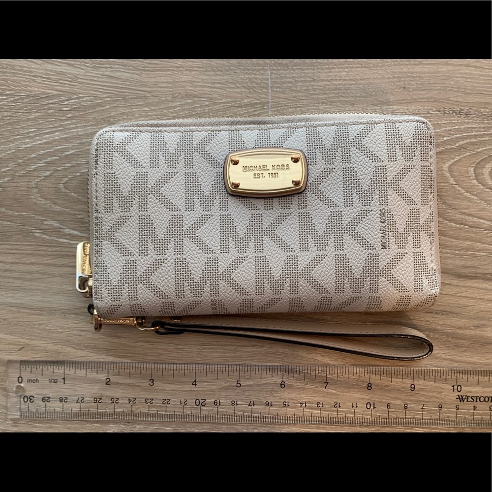 Michael Kors Wristlet Wallet
